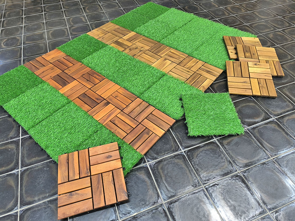 1_Terasové dlaždice akácie + umělá tráva Ispas 1